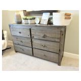 DRESSER
