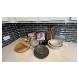 ASSORTED KITCHEN ITEMS