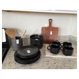ASSORTED KITCHEN ITEMS