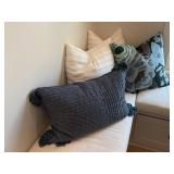 4PC ASSORTED PILLOWS