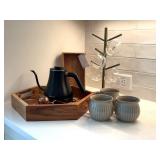 ASSORTED KITCHEN ITEMS