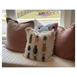 4PC ASSORTED PILLOWS