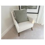 ARMCHAIR W/PILLOW