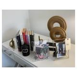 ASSORTED DECOR ITEMS