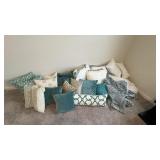 ASSORTED PILLOWS & FULL/ QUEEN BEDDING