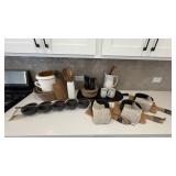ASSORTED KITCHEN ITEMS