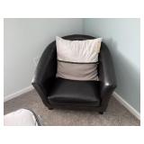 ACCENT CHAIR