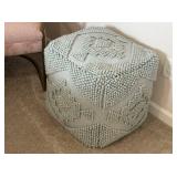 2PC POUFS