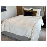 8PC QUEEN BEDDING