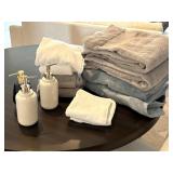ASSORTED BATHROOM ITEMS