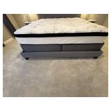 KING MATTRESS SET (NO METAL FRAME)
