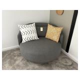 SWIVEL CHAIR