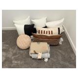 9PC THROW PILLOWS & BLANKETS