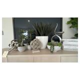 ASSORTED DECOR ITEMS