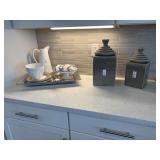 ASSORTED KITCHEN ITEMS