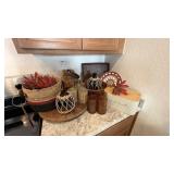 ASSORTED KITCHEN ITEMS