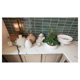 ASSORTED DECOR ITEMS