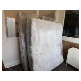 QUEEN MATTRESS SET