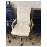 WHITE OFFICE CHAIR