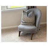 ACCENT CHAIR