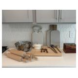 ASSORTED KITCHEN ITEMS