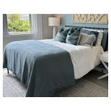 11PC QUEEN BEDDING