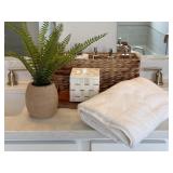 10PC ASSORTED BATHROOM ITEMS