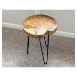ACCENT TABLE
