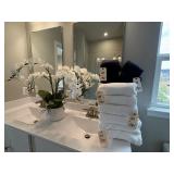 ASSORTED BATHROOM DECOR