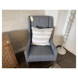 ACCENT CHAIR