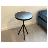 ACCENT TABLE