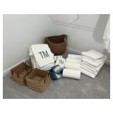 ASSORTED BATHROOM ITEMS