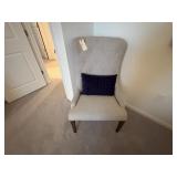 ACCENT CHAIR
