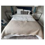 8PC QUEEN BEDDING