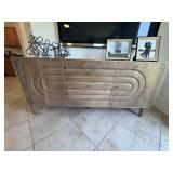 MEDIA CONSOLE