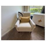 ACCENT CHAIR