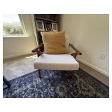 ACCENT CHAIR