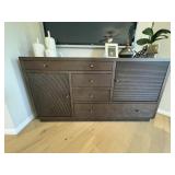 MEDIA CONSOLE