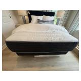 QUEEN MATTRESS SET