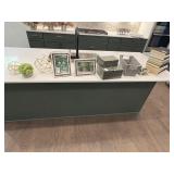 ASSORTED BOOKS & Dï¿½COR ITEMS