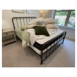 QUEEN BED