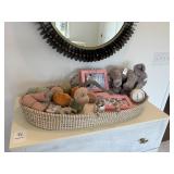 ASSORTED NURSERY Dï¿½COR ITEMS
