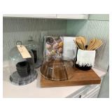 ASSORTED KITCHEN ITEMS