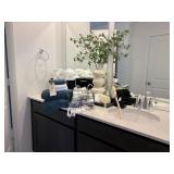 ASSORTED BATHROOM ITEMS