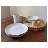 ASSORTED KITCHEN ITEMS