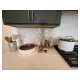 ASSORTED KITCHEN ITEMS