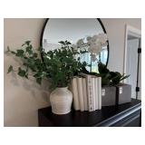ASSORTED DÉCOR ITEMS