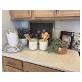 ASSORTED KITCHEN DÉCOR