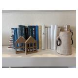 ASSORTED DÉCOR ITEMS