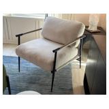ACCENT CHAIR